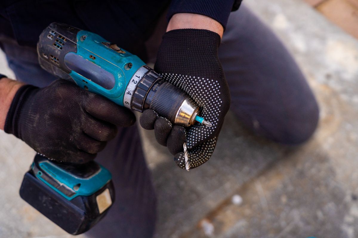 Como escolher parafusadeira e furadeira de impacto para oficina e obra