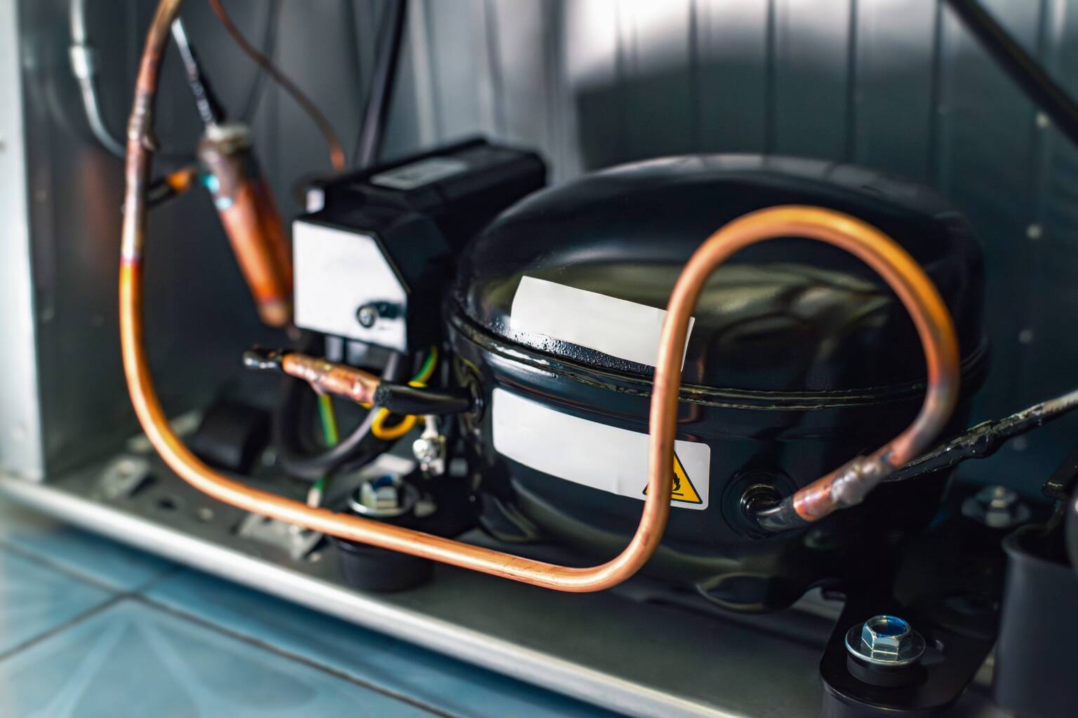 Como funciona uma geladeira por dentro: do compressor ao controle de temperatura