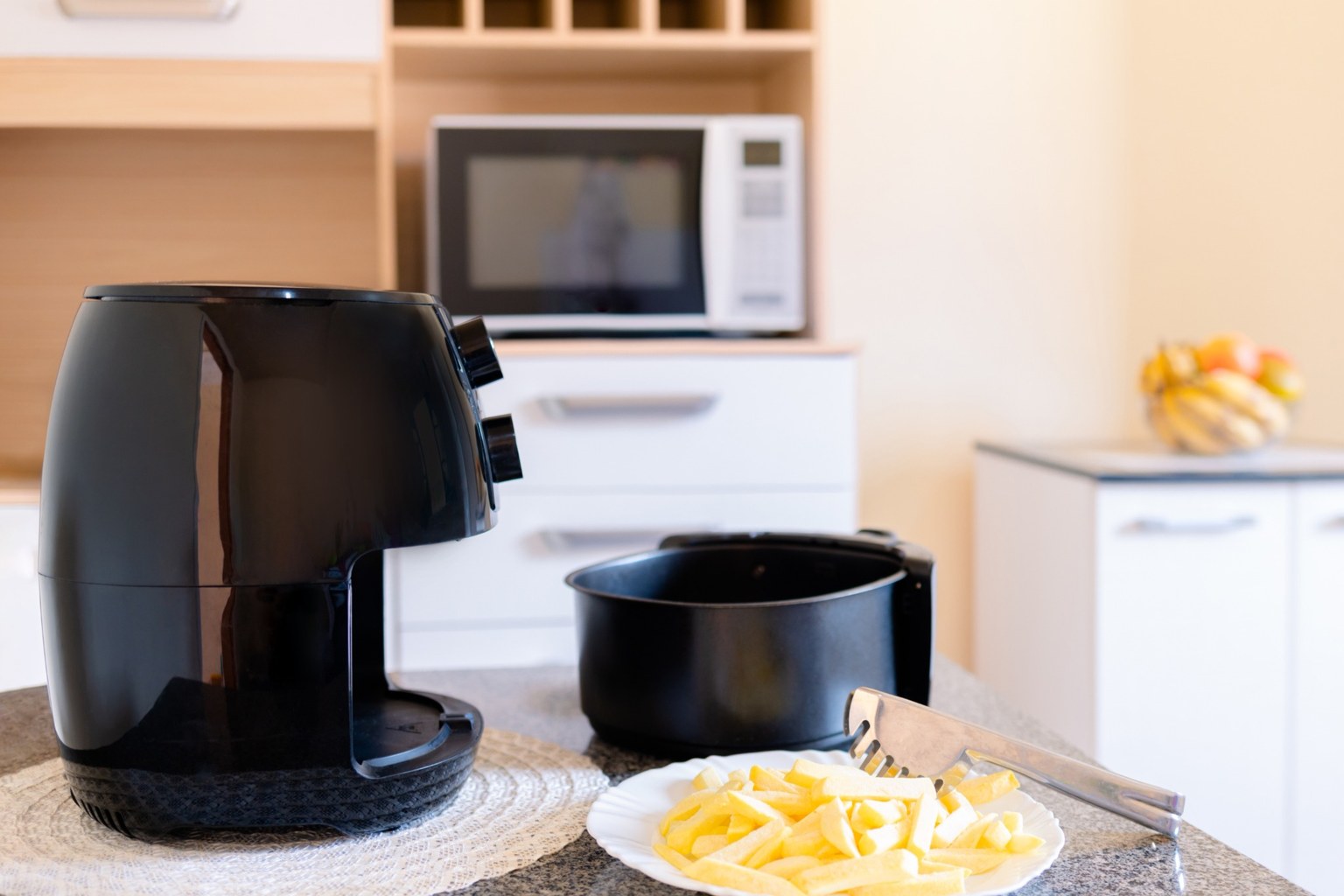 Air fryer ou micro-ondas: qual comprar primeiro para a sua rotina?
